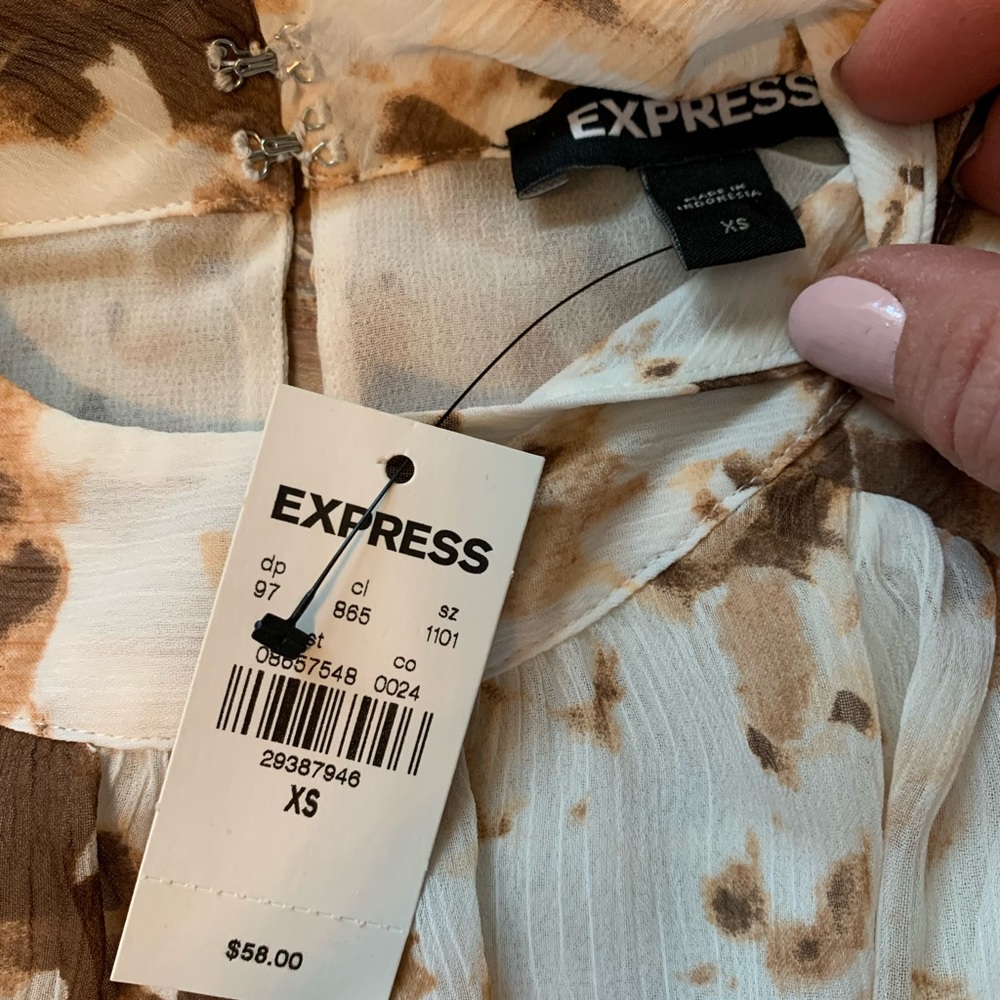 NWT Express printed top - Picture 5 of 5
